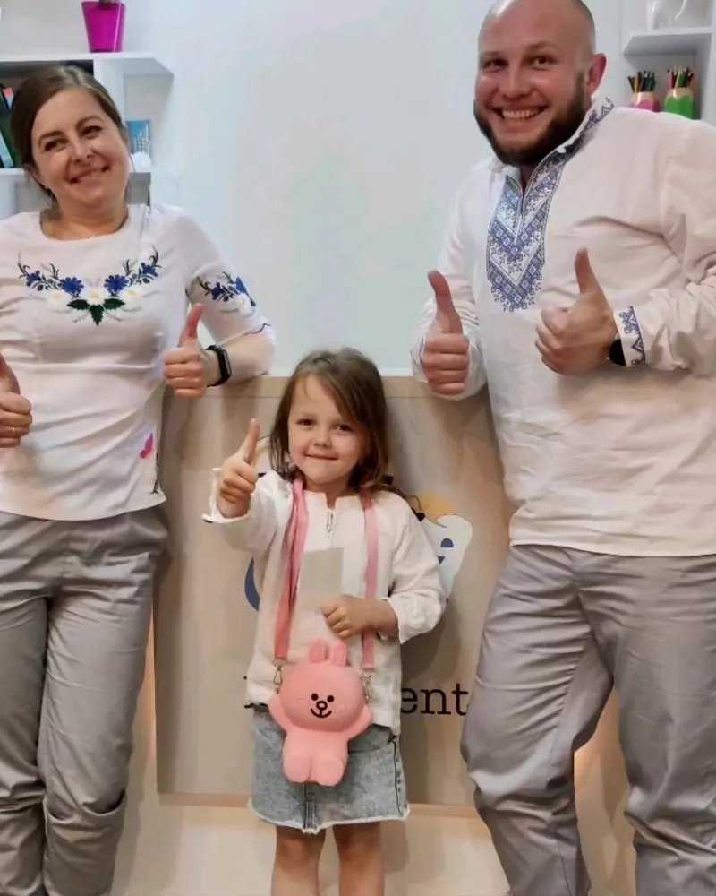 Лікарі PapaDent з маленькою пацієнткою